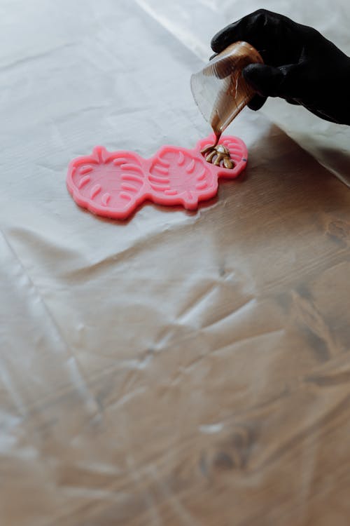 Hand Decorating Flowers Forms