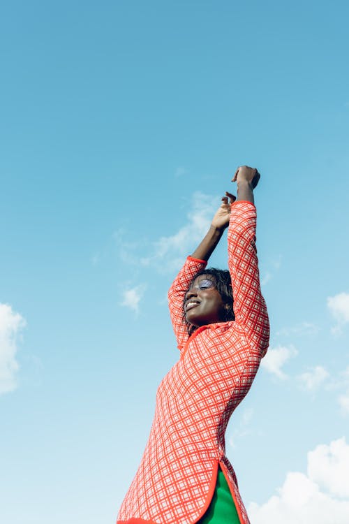 Gratis stockfoto met Afro-Amerikaans, blauwe achtergrond, blauwe lucht