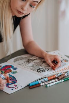 Livros de colorir para adultos: entenda a moda e saiba como economizar - imagem 4