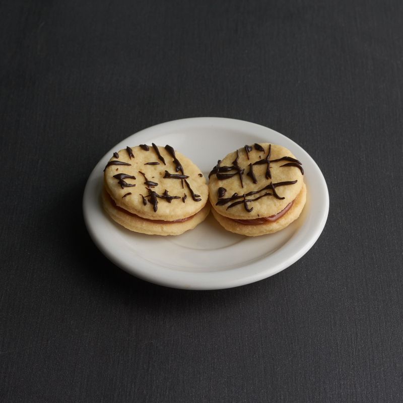 Alfajor with Dulce de Leche and Meringue