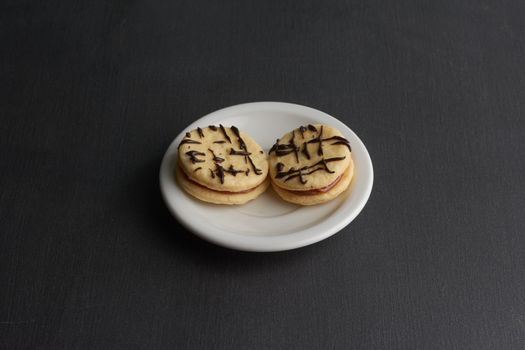 Sandwich-type Not Chocolate Or Vanilla Cookie