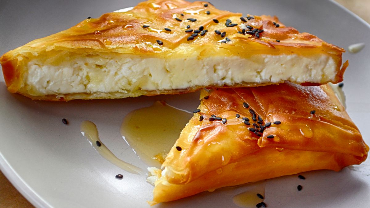 Quark with honey and sesame seeds