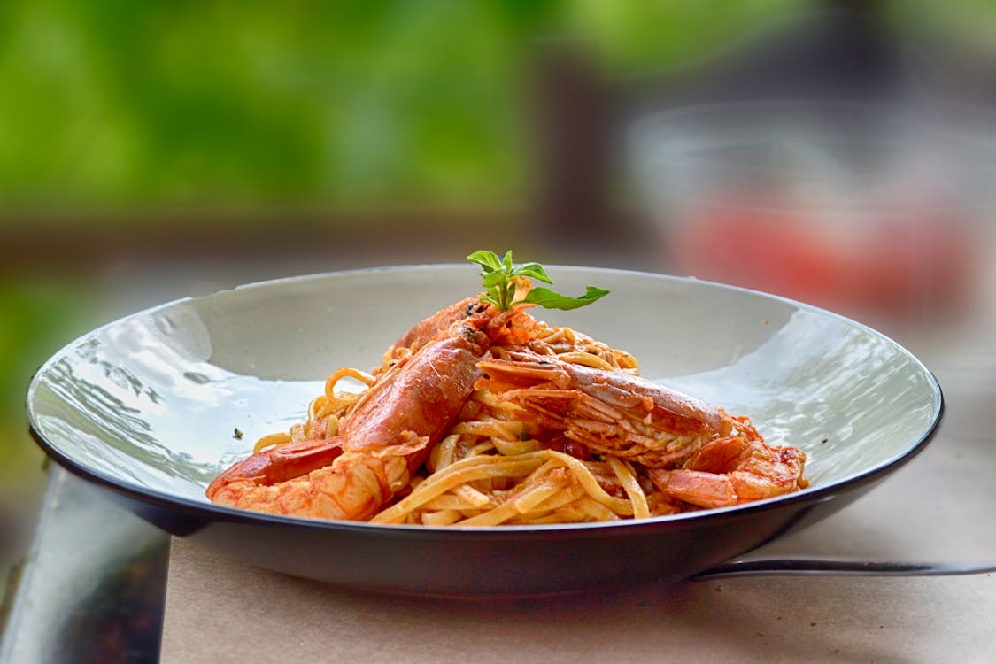 Free Close-Up Photography of Cooked Shrimps and Pasta Stock Photo