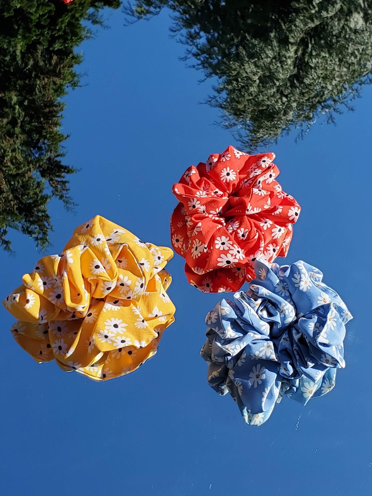 Blumenmuster-Scrunchies