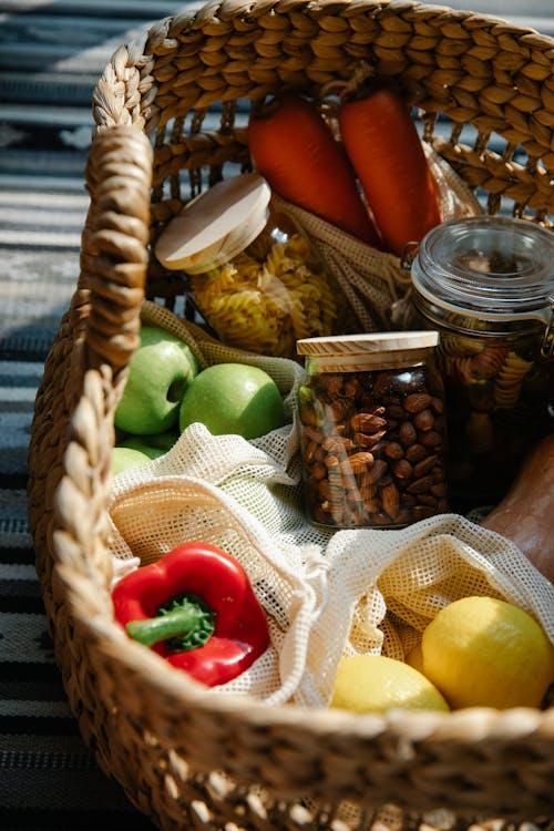 Free Wicker basket with assorted food Stock Photo