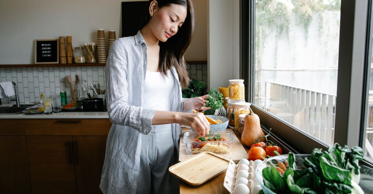 다이어트, 머리로만 하지 마세요: 현실적인 '지속 가능' 식단 전략 5 다이어트 식단 추천 (현실적으로 가능한 방법) 3