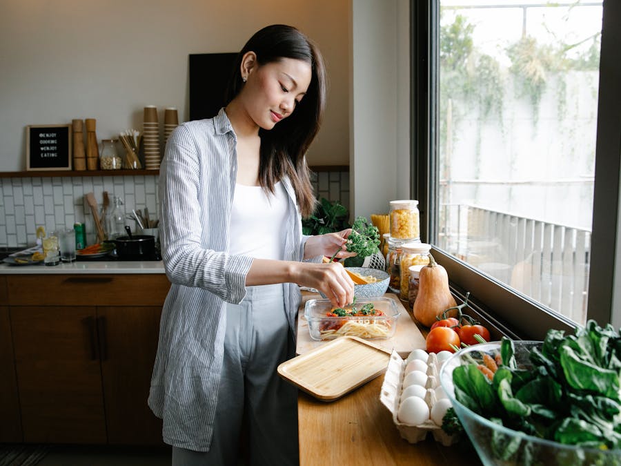 How do you cook eggs and bagels in the air fryer?
