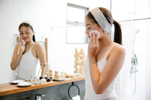 Free Content Asian woman cleaning face with cotton pad Stock Photo