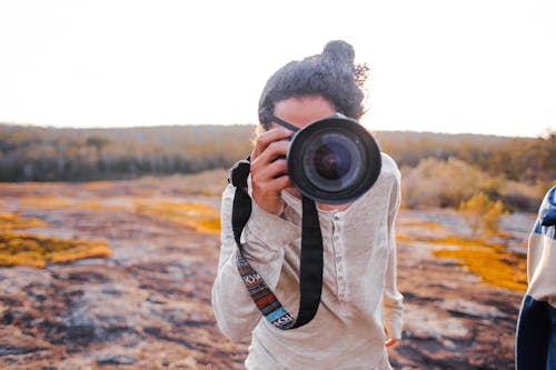 açık hava, adam, dslr içeren Ücretsiz stok fotoğraf