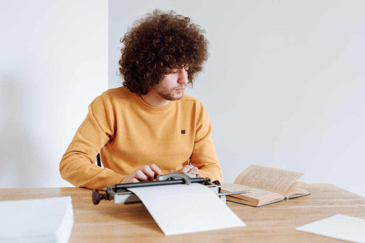 IA en création littéraire : un auteur indépendant témoigne