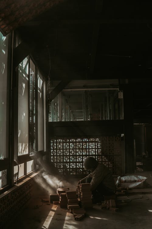 Foto profissional grátis de abandonado, edifício interior, escuro