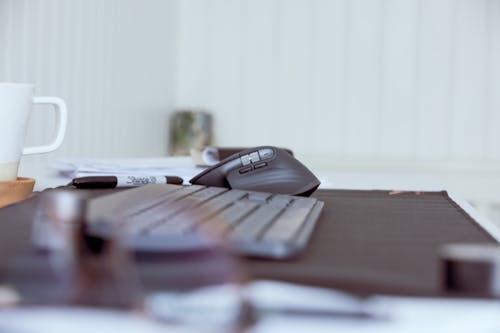 電腦鍵盤, 電腦鼠標, 黑咖啡 的 免費圖庫相片