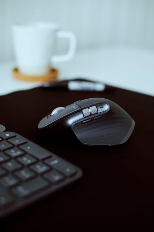 Black Computer Mouse on the Table · Free Stock Photo