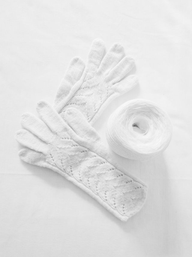 White knitted gloves with a ball of yarn, photo by Marija Makarova on Pexels