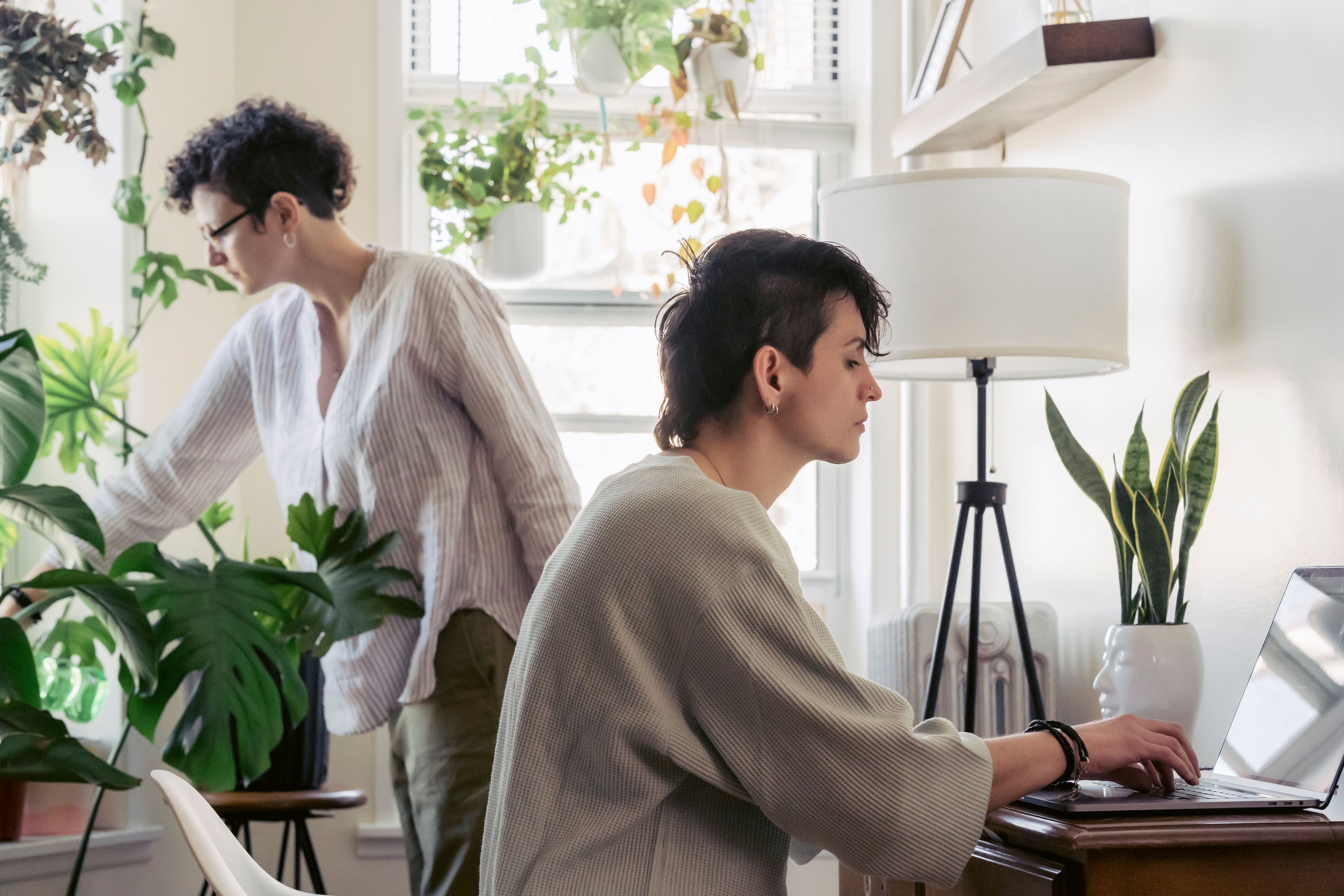 Study shows working from home has potential to significantly boost productivity — Photo by Sarah  Chai on Pexels
