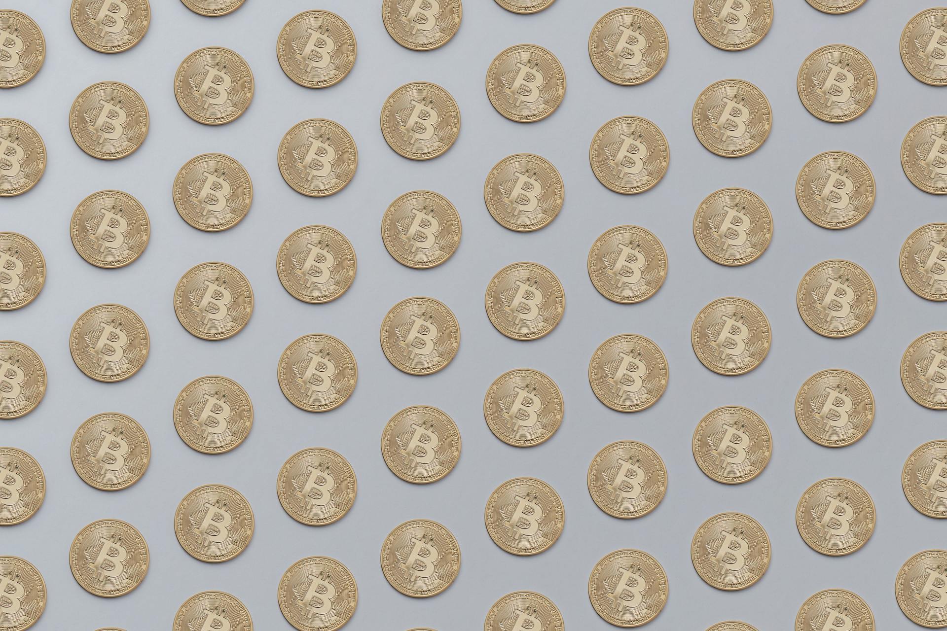 High-resolution image of golden Bitcoin coins arranged in a seamless pattern, ideal for financial or technological themes.