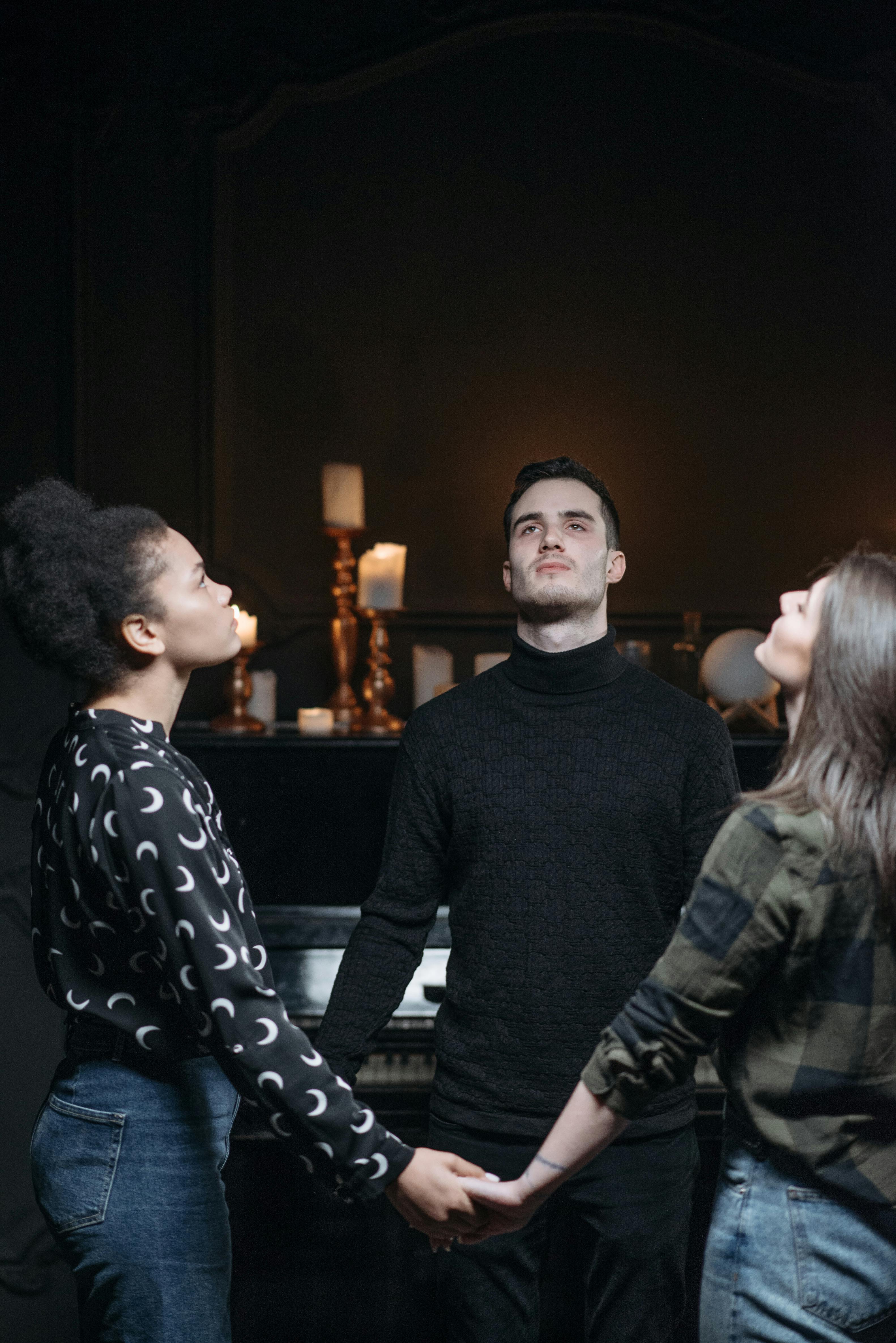 無料 キャンドルライト, くつろぎ, グループ瞑想の無料の写真素材 写真素材