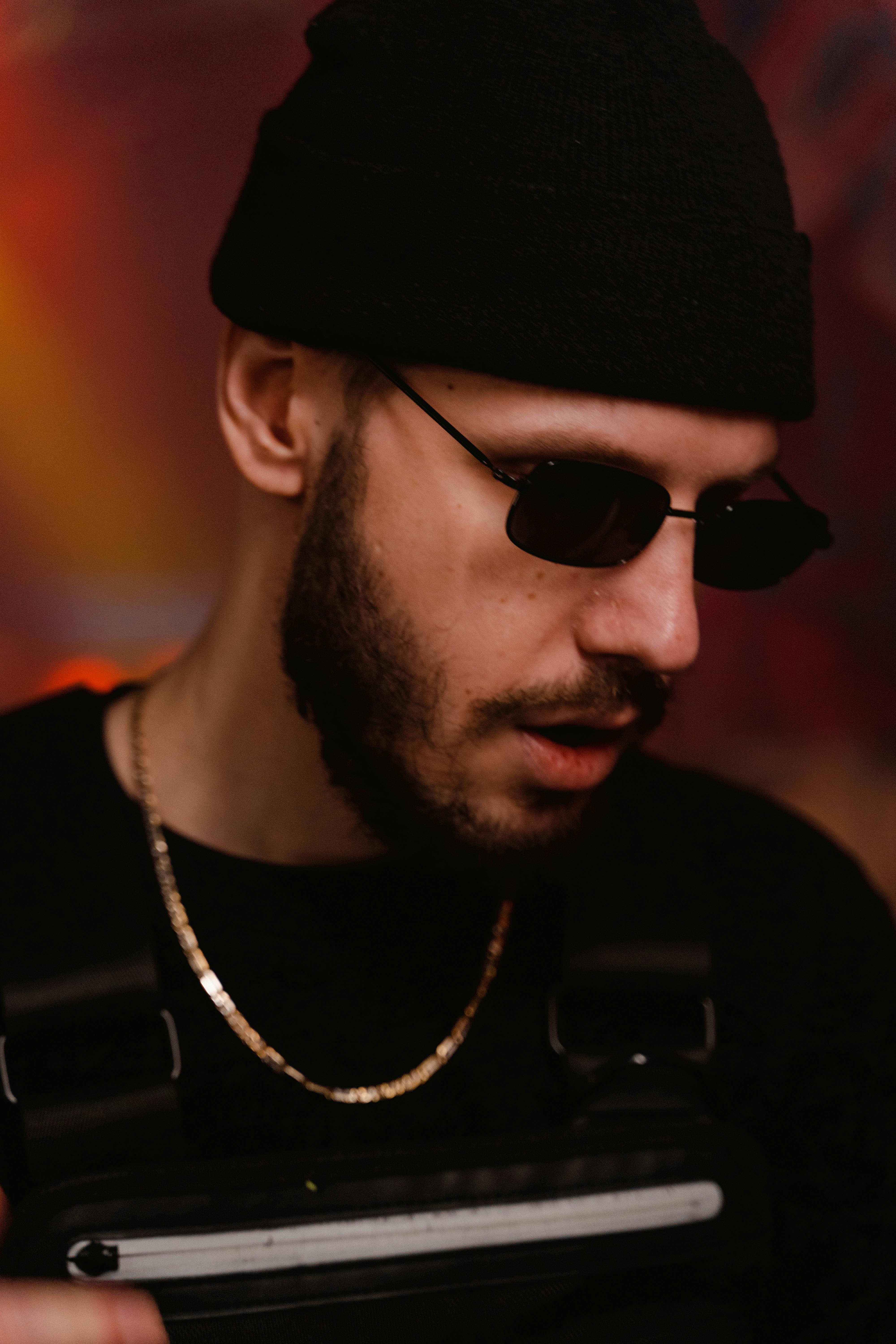 Man in Black and Brown Long Sleeve Shirt Wearing Black Sunglasses with  Black Sun Visor Hat · Free Stock Photo