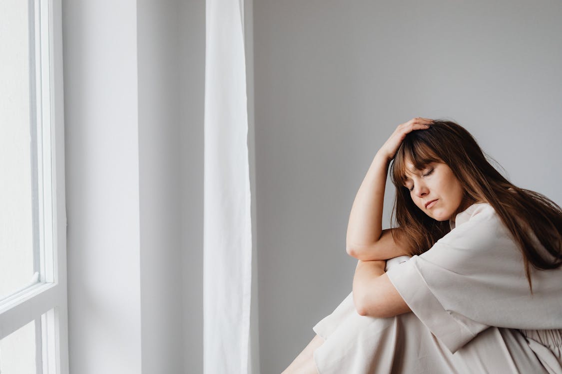 Perempuan bersedih
