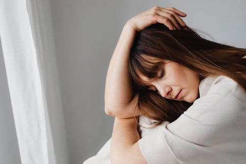 Free A peaceful close-up portrait of a brunette woman with closed eyes, conveying elegance and tranquility. Stock Photo