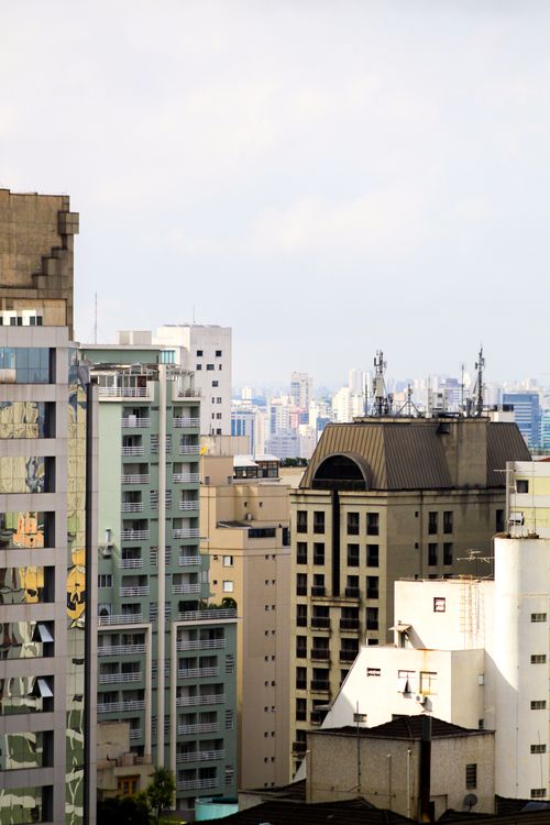 Free Urban skyline view of São Paulo showcasing diverse modern architecture and high-rise buildings. Stock Photo