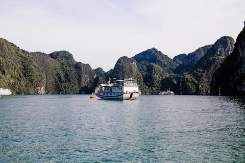 Gratis stockfoto met boot, eilanden, halong bay