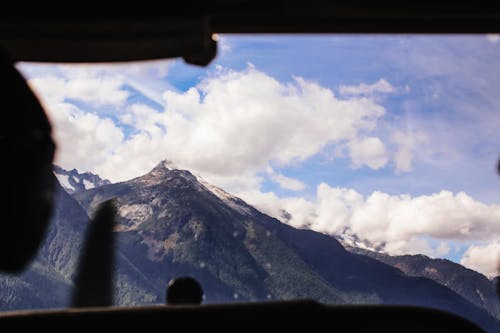 Gratis Fotos de stock gratuitas de cielo azul, enfoque selectivo, ladera de la montaña Foto de stock