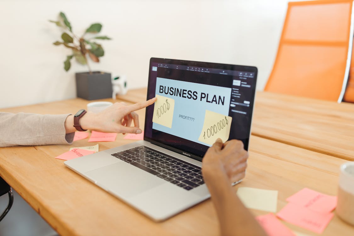 Free Gray and Black Laptop on the Table Stock Photo