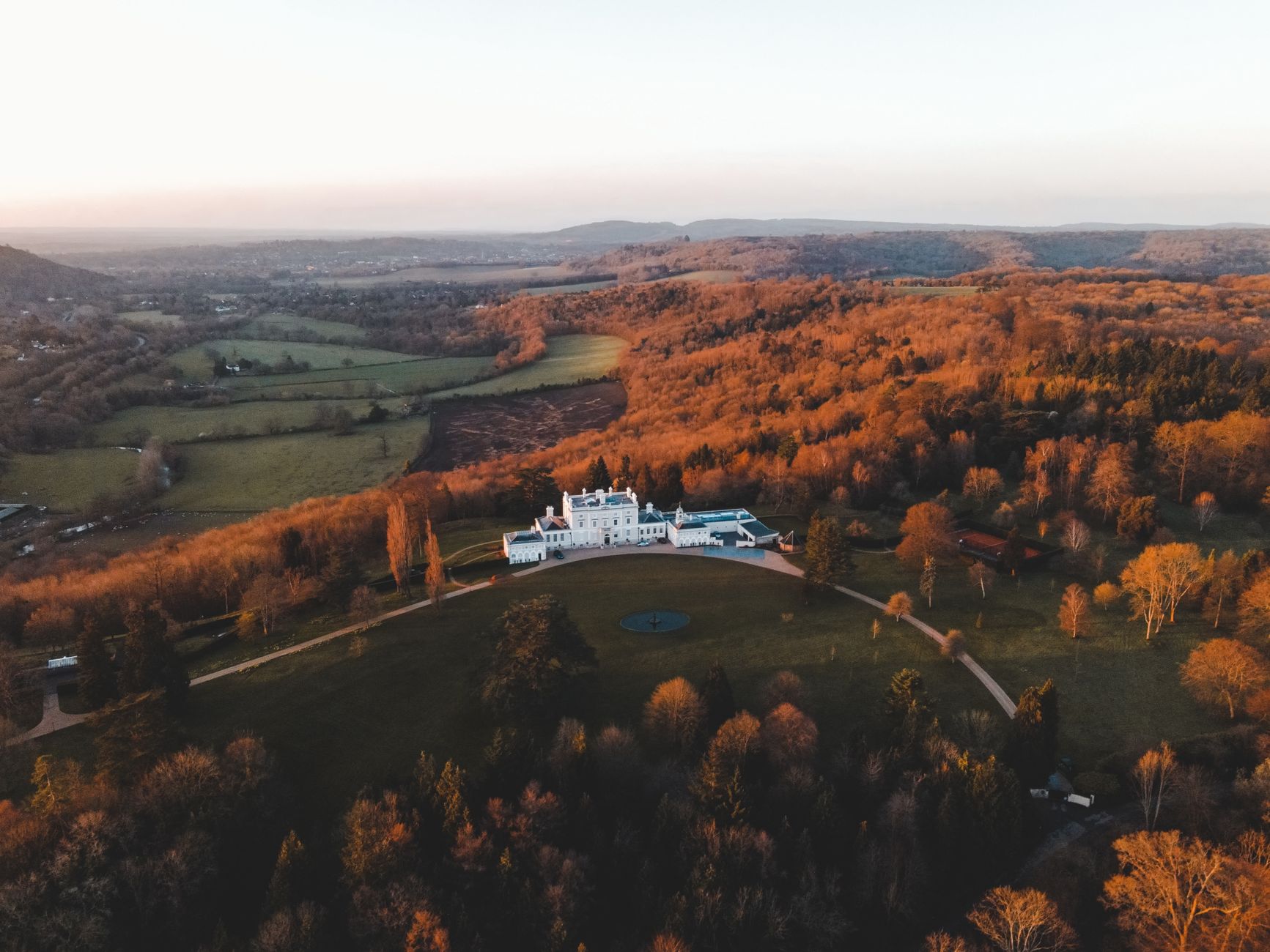 İngiltere'nin Somerset bölgesinde bir kır malikânesi ve bahçesi