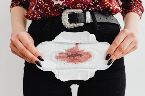 Free Fotos de stock gratuitas de almohadilla menstrual, de cerca, manos Stock Photo