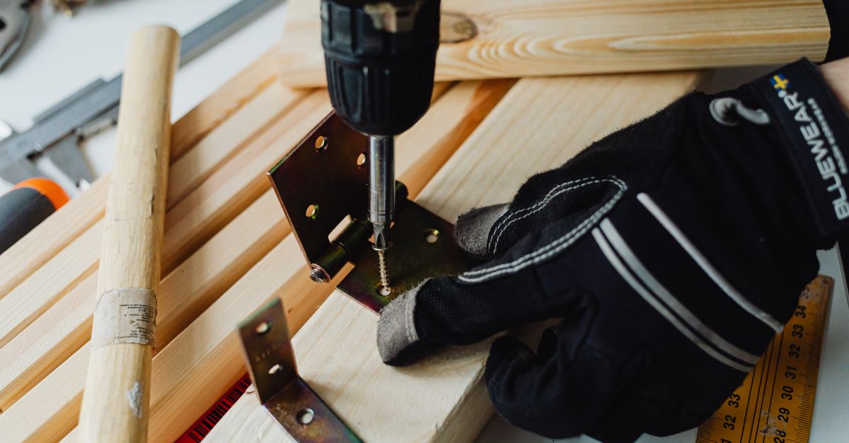 Les meilleures techniques pour fixer des objets lourds en toute sécurité