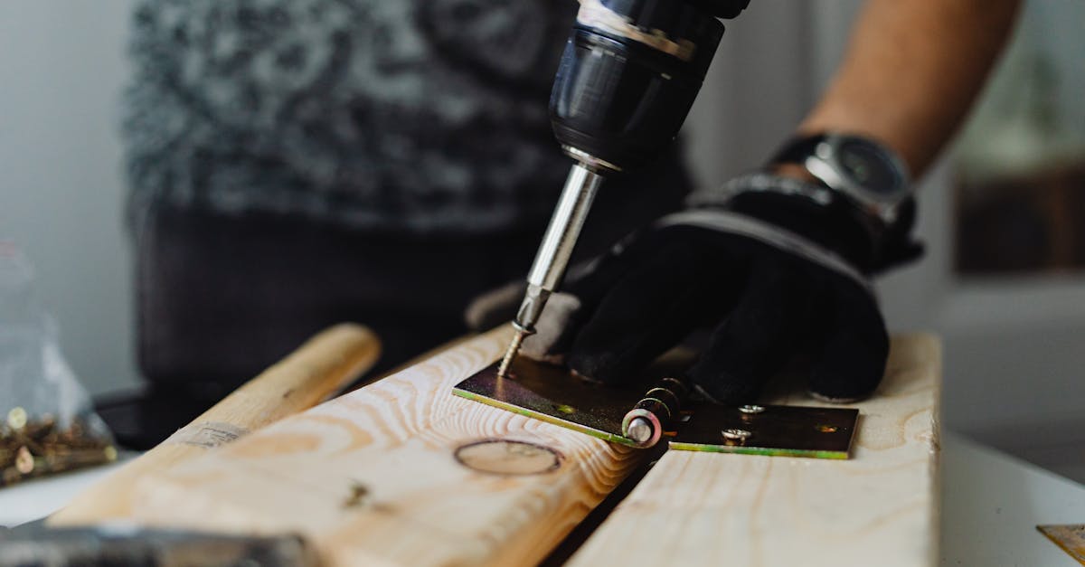 How to use screw extractor drill bit