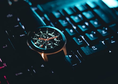 Kostenloses Stock Foto zu armbanduhr, chronograph, computer tastatur