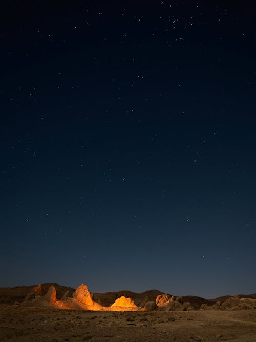 Free Brown Desert Under the Starry Sky Stock Photo