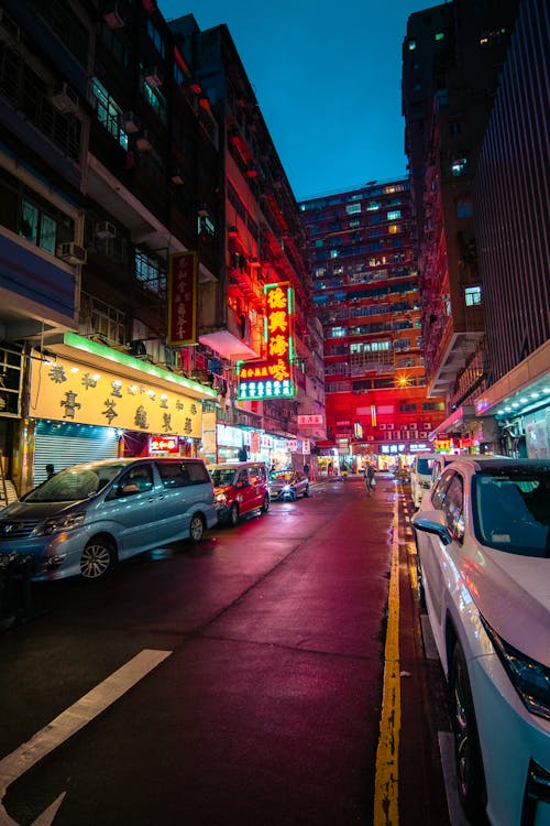 binalar, gece, neon işaretler içeren Ücretsiz stok fotoğraf