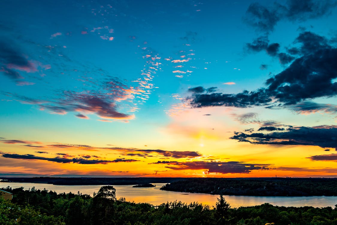 Schattenbild Der Insel Während Des Sonnenuntergangs