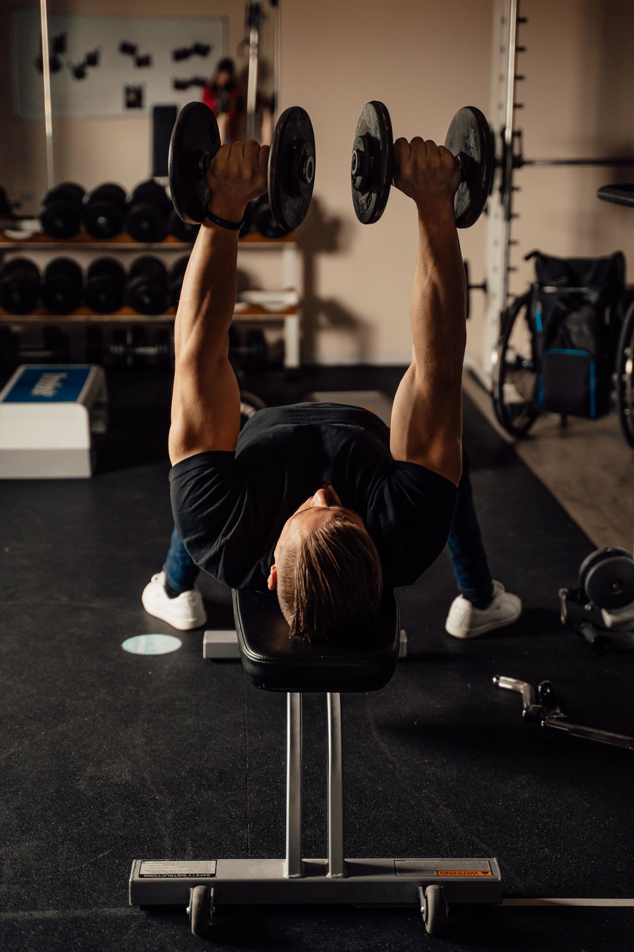 Adult over 40 lifting weights in the gym, illustrating how creatine supports strength, muscle preservation, and training capacity after 40