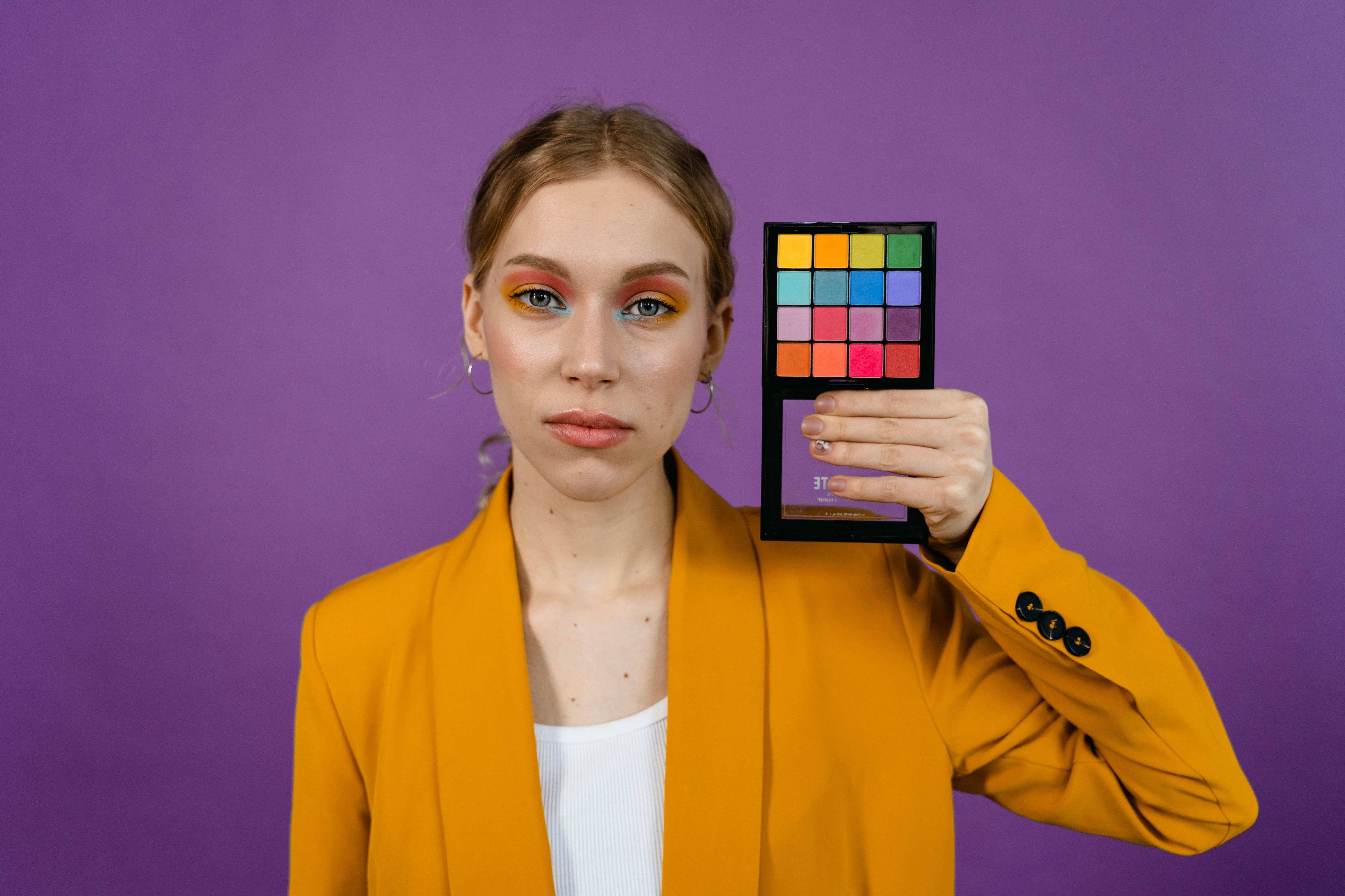 This 58-year-old Sephora beauty expert shares her favorite summer makeup for mature skin — Photo by MART  PRODUCTION on Pexel