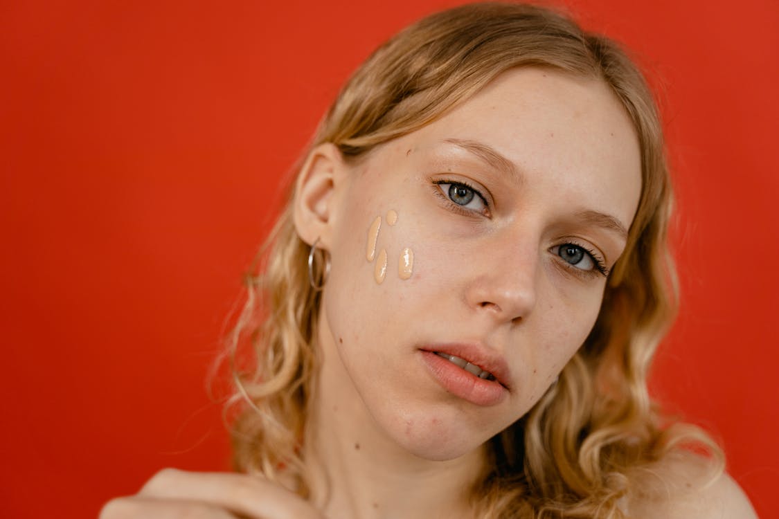 Free Portrait of a Woman with Blonde Hair Stock Photo