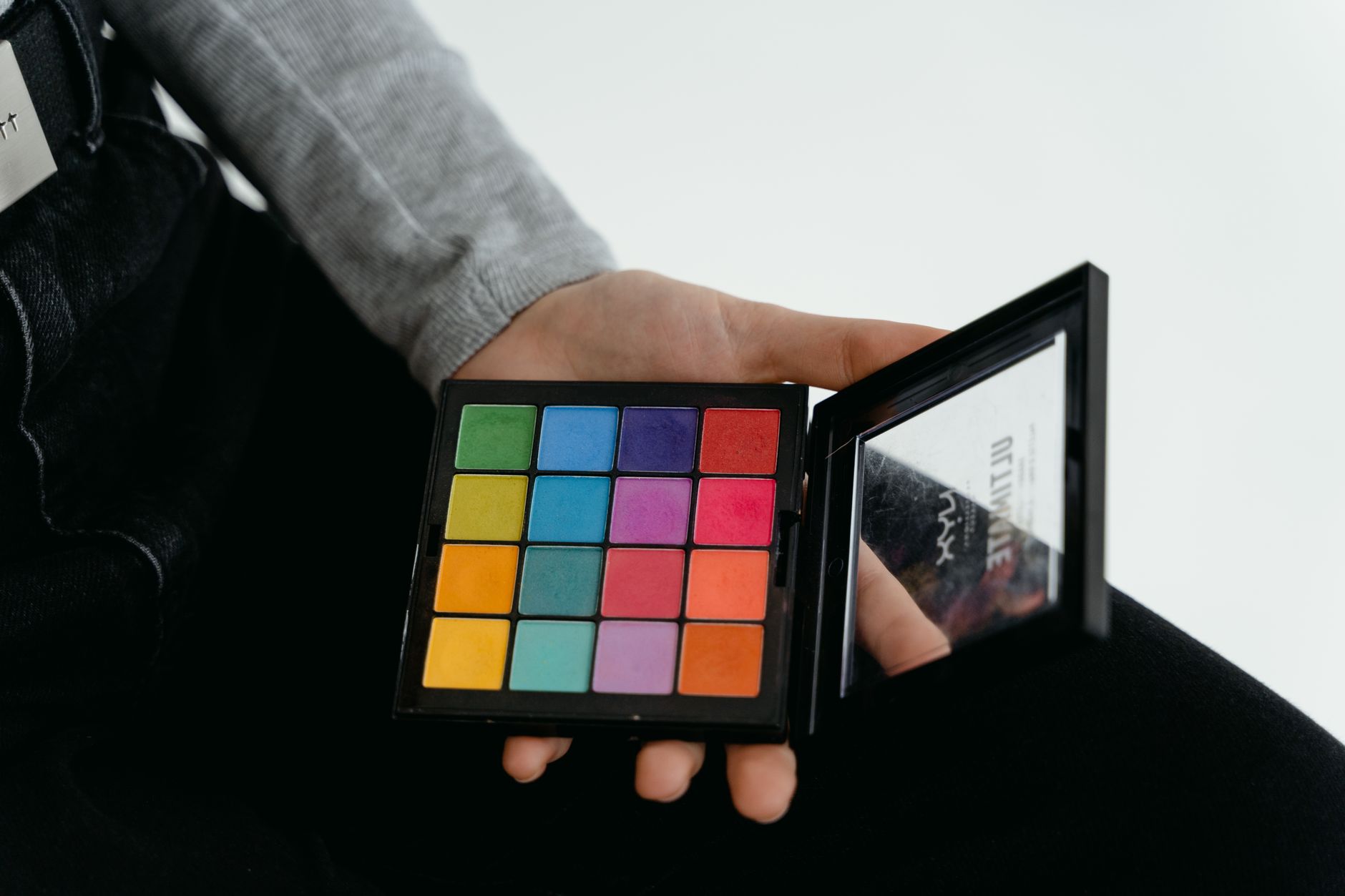 Best Eyeshadow Palettes 2026: Neutral, Glitter & Beginner