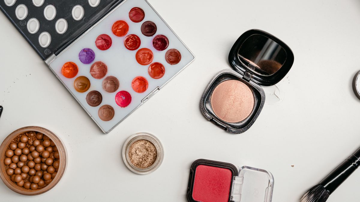 Maquillage minimaliste : les essentiels de la trousse beauté 2026
