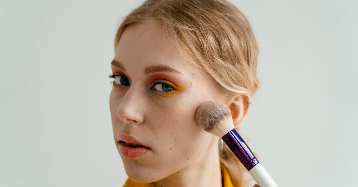 Les secrets d'un maquillage hybride adapté à tous les types de peau