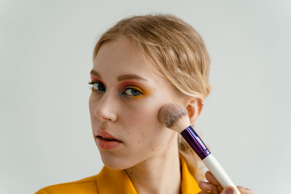 How to Refresh Makeup Without Caking