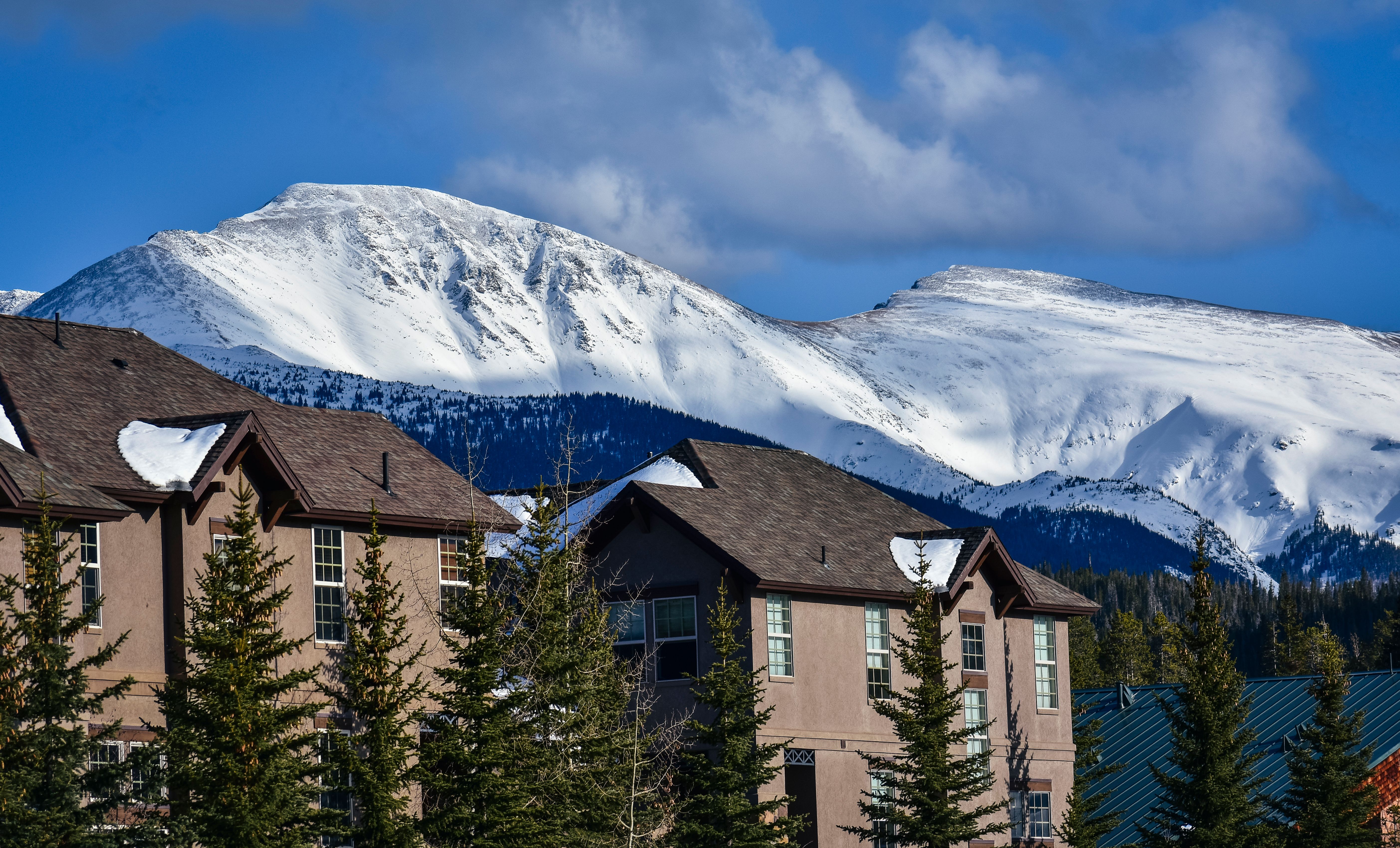Pending home sales dip in June as high mortgage rates, prices lead to 'tepid' market — Photo by Chris F on Pexels