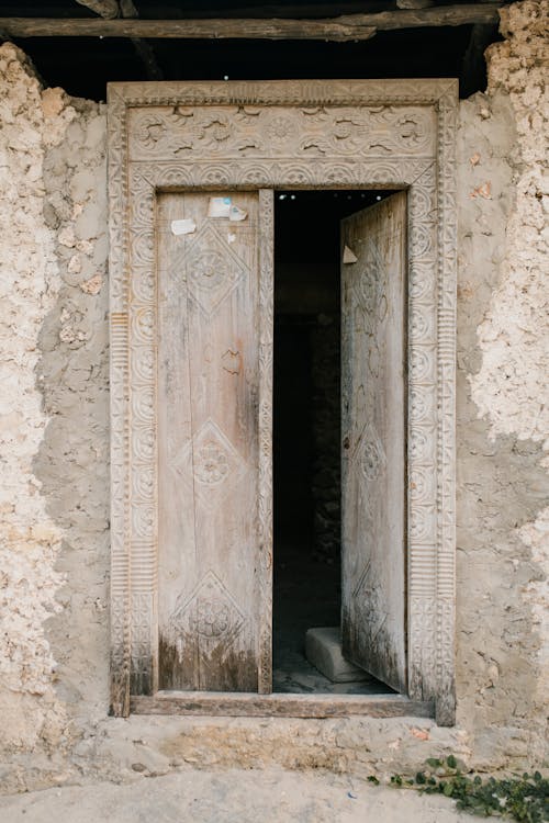Free Abandoned and destroyed building with opened door Stock Photo