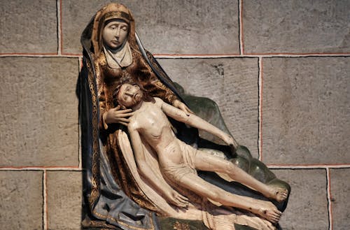 Statue of Mary and Jesus Christ