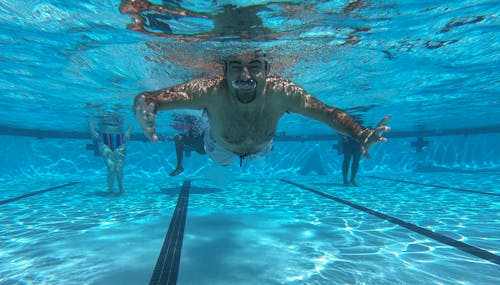 Fotobanka s bezplatnými fotkami na tému baviť sa, bazén, fotografovanie pod vodou