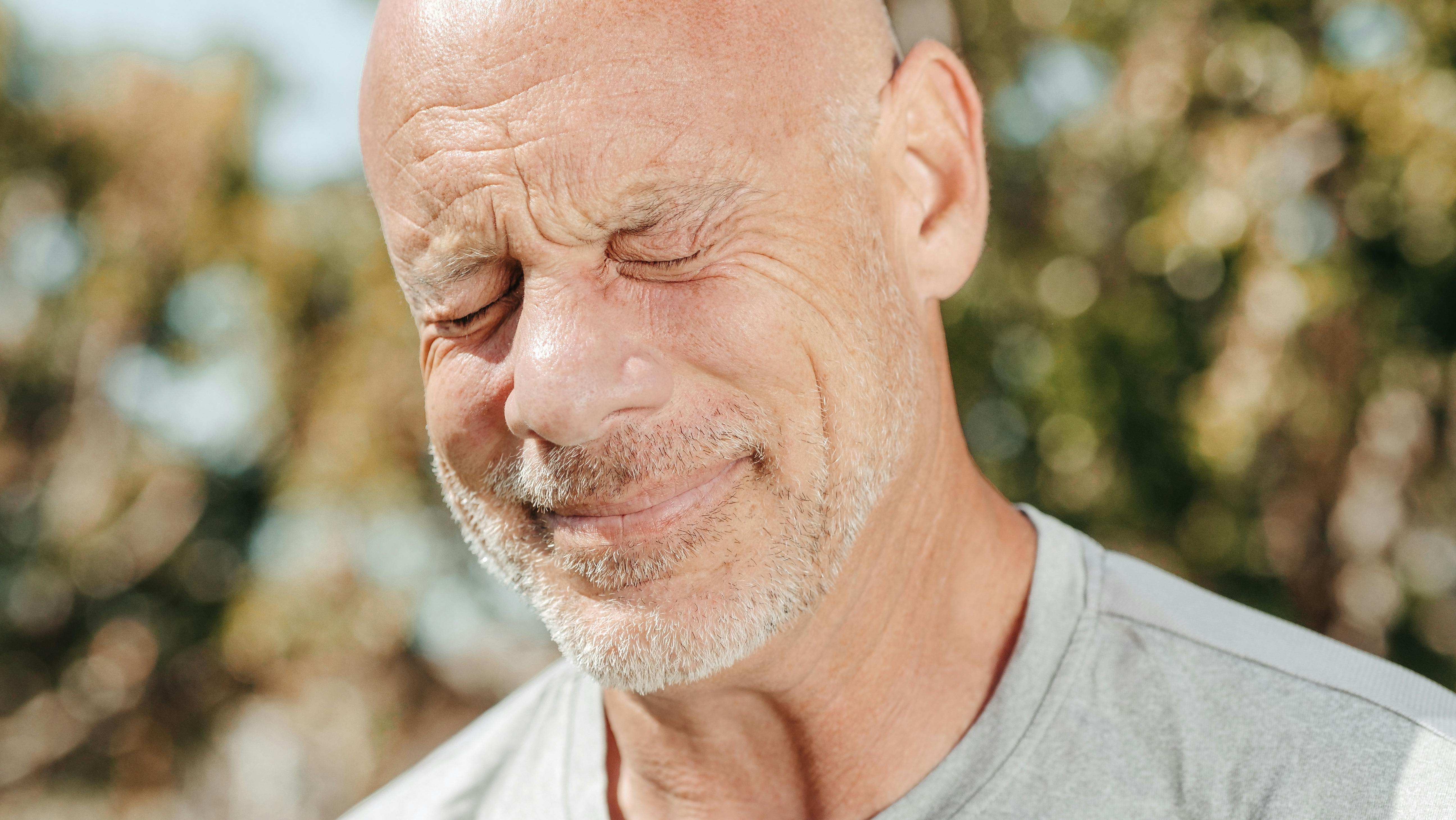 An old man who is feeling unwell. | Photo: Pexels