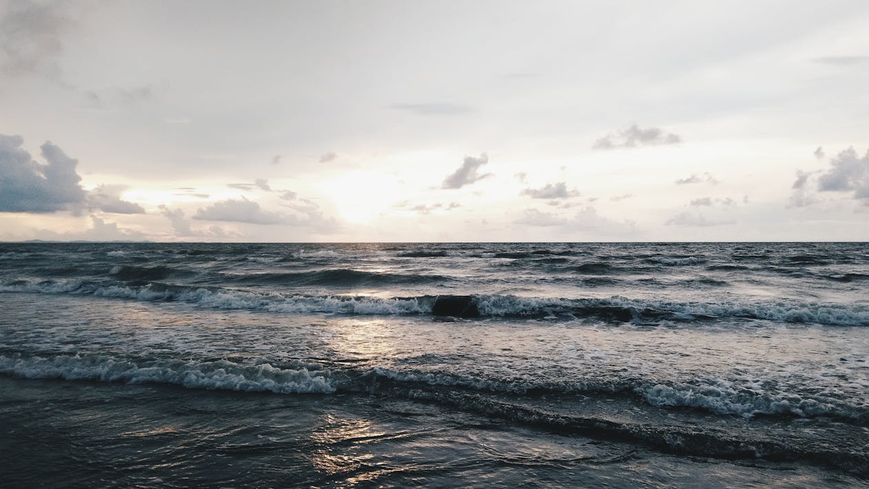 Sea Waves on White and Gray Sky at Daytime