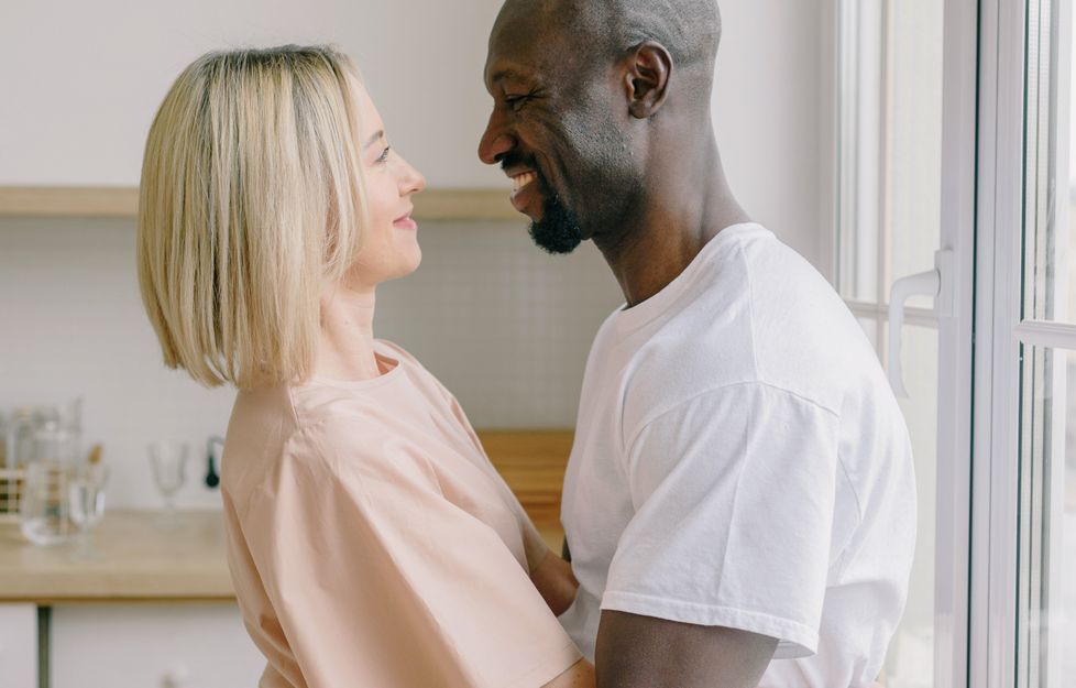 Online dating: starting a conversation on a niche platform